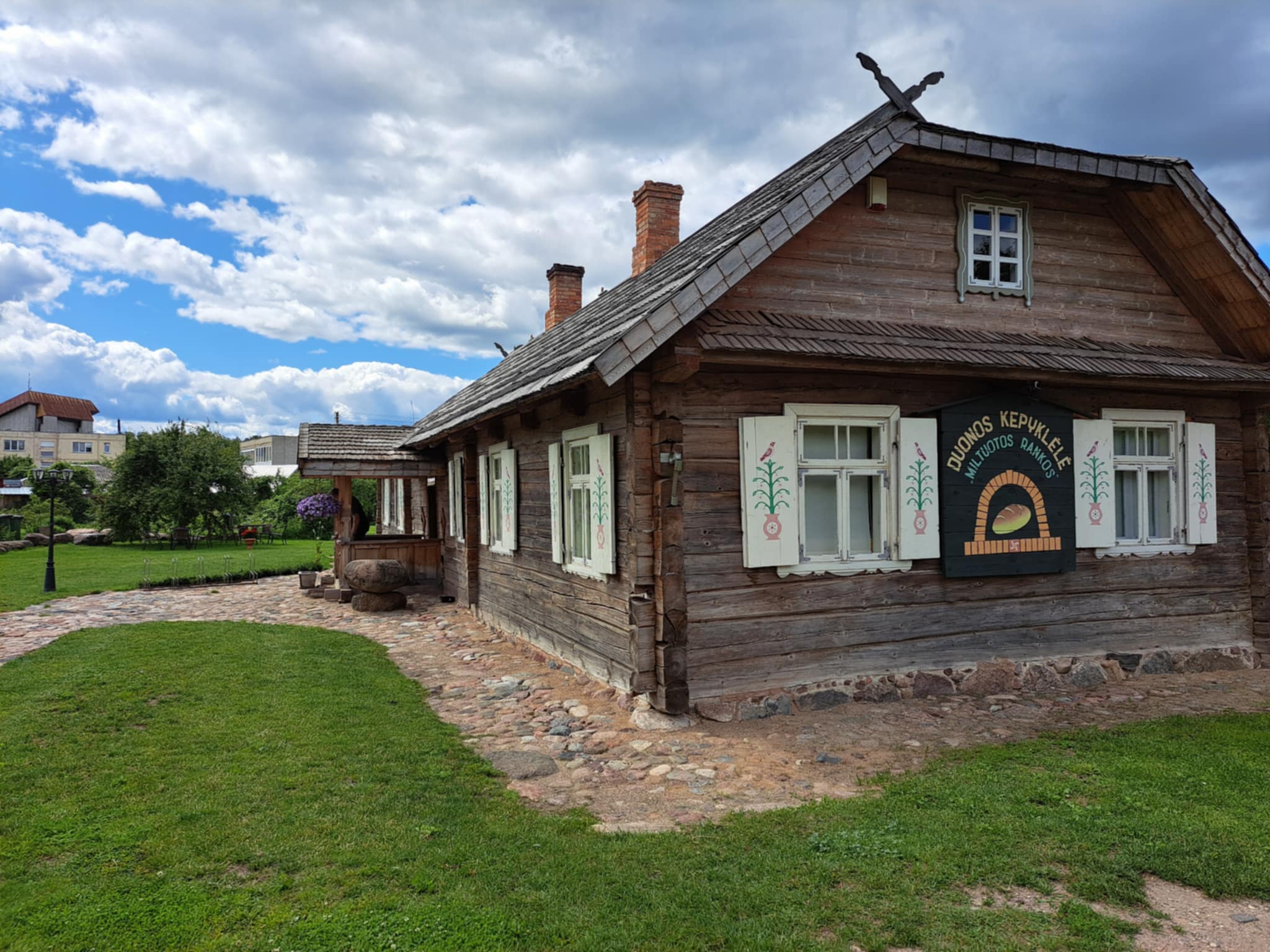 „Miltuotos rankos“ – duona iš tikros krosnies ir širdies