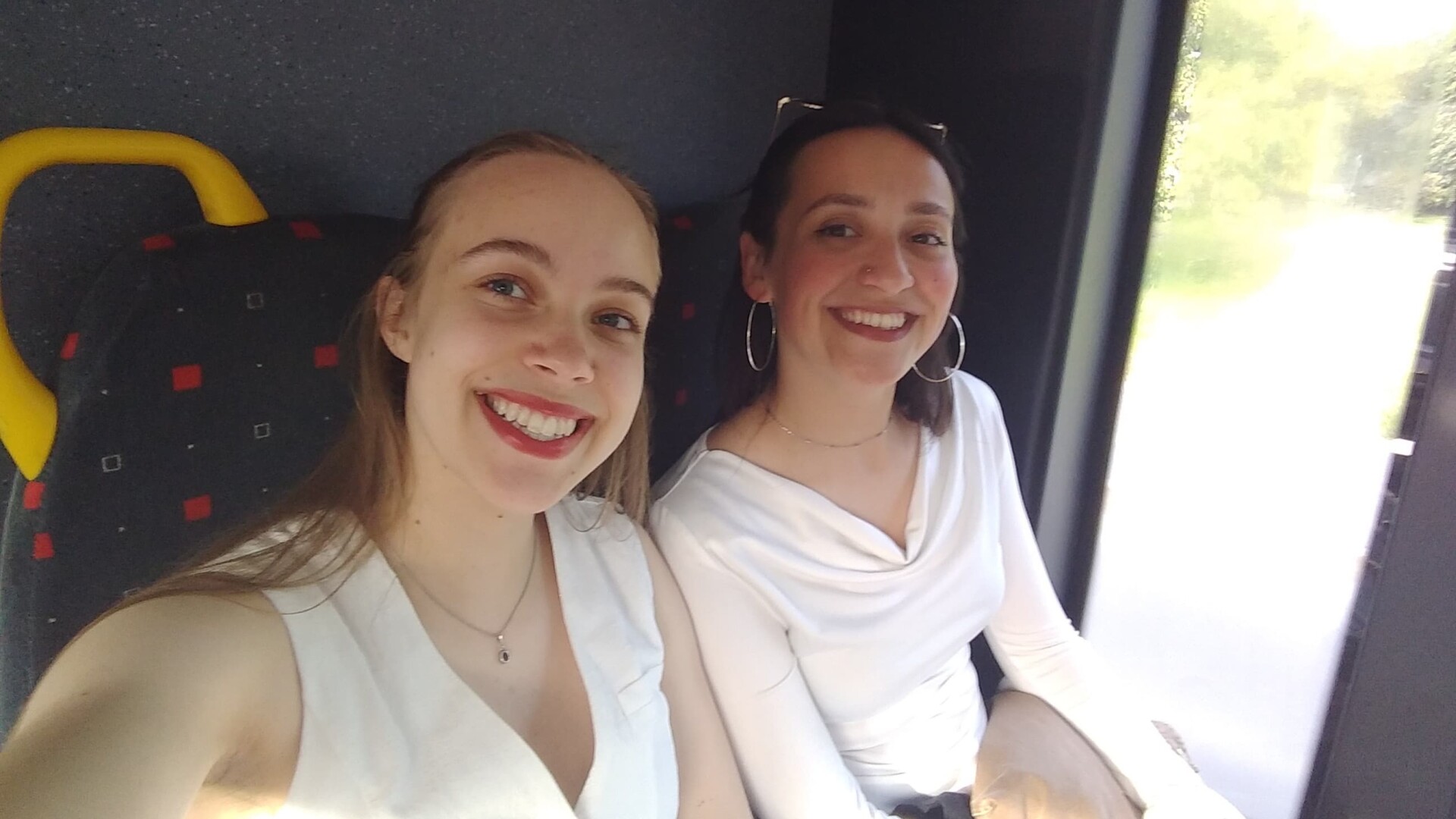 Tiltai tarp širdžių ir kultūrų