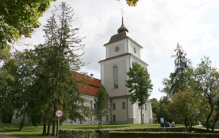 Varnių katedra ir parapinė bažnyčia