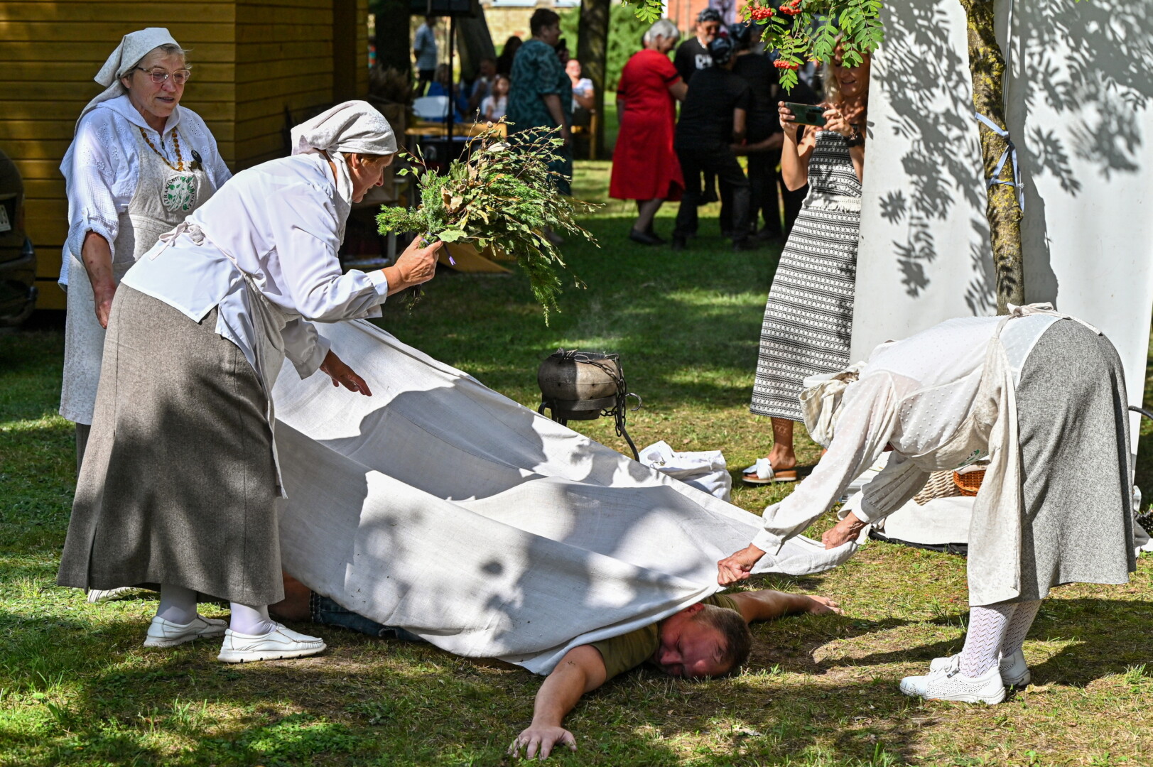 Nelabiesiems atbaidyti – dagilio dūmas