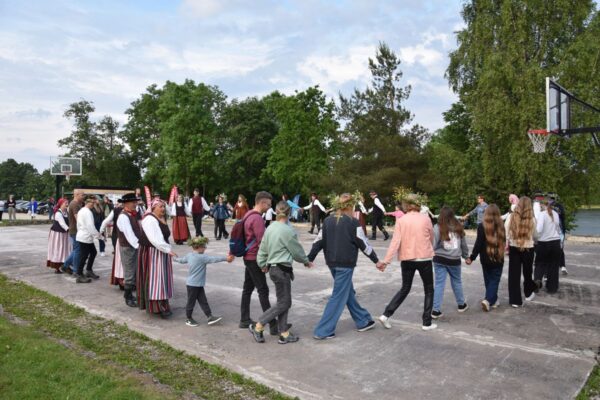 Jo­ni­nių šven­tės ma­gi­ja Pla­te­liuo­se