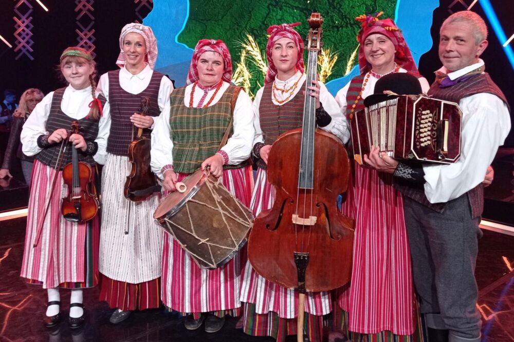 Lietuvių liaudies dainos: domėtis, mokytis, dainuoti, skleisti ir didžiuotis