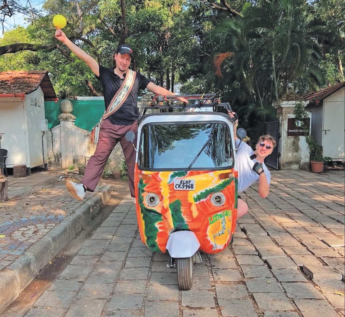 Du kėdainiečiai tuktukais Indiją įveikė antru bandymu