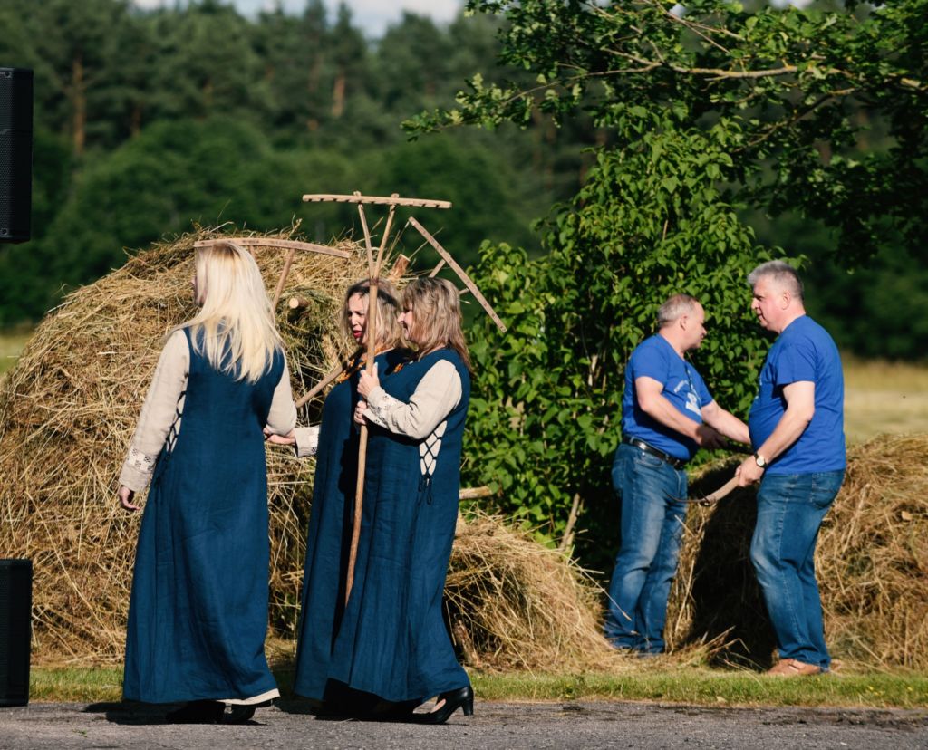 Šienpjovio dalgis – ne laumėms jodinėti