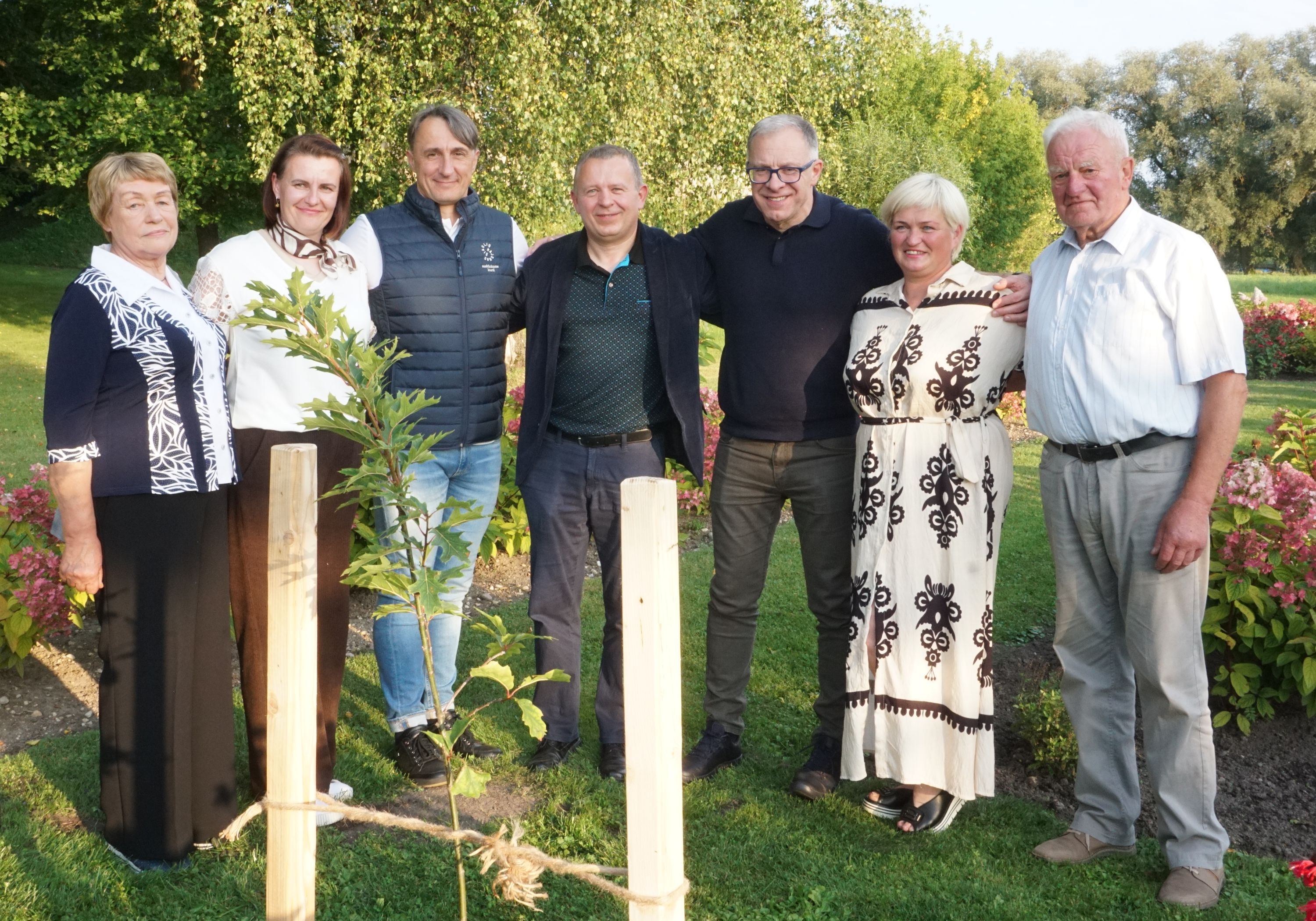 Jubiliejus – su ąžuoliuko sodinimu ir vakarojimu tarp gėlių