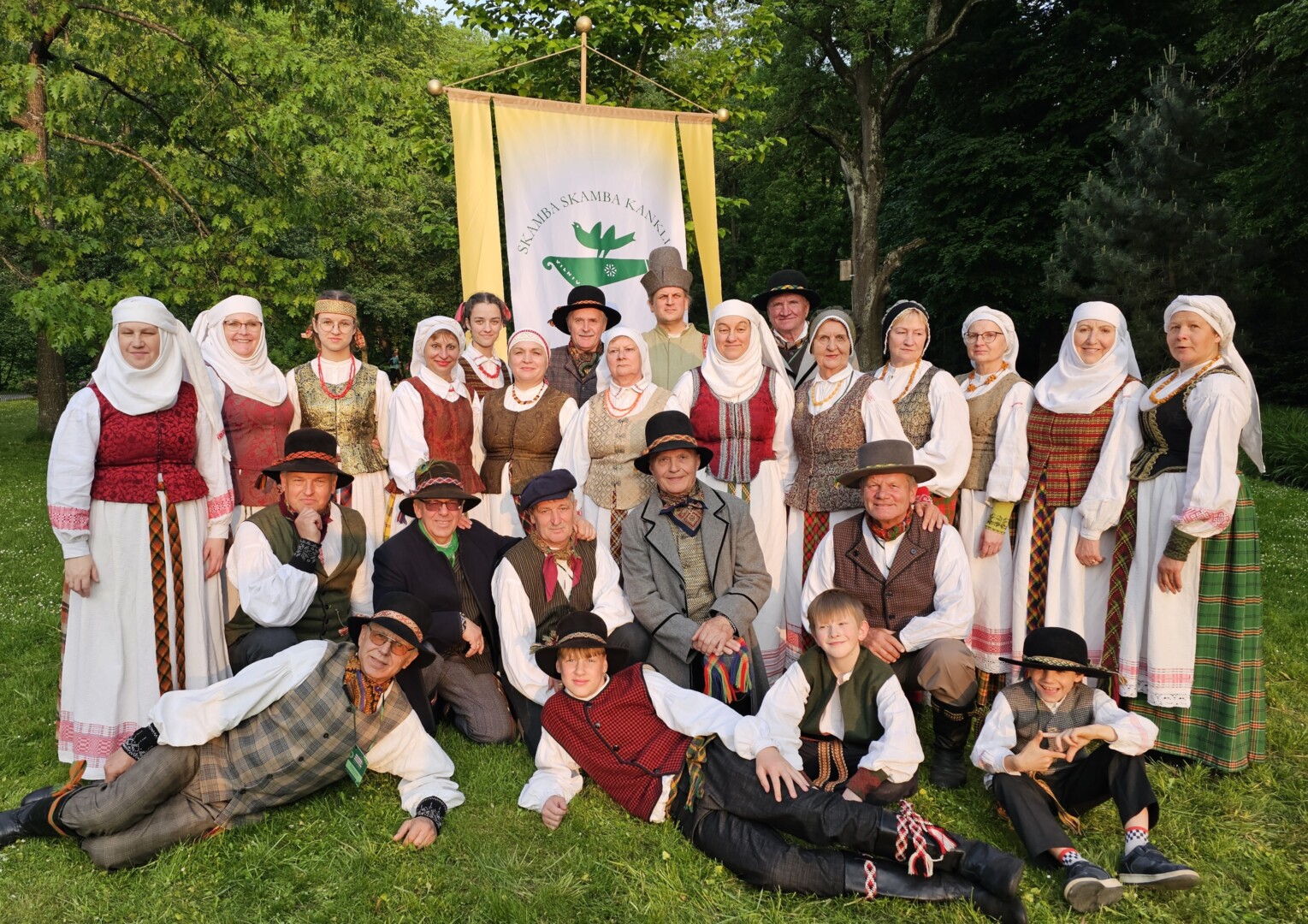 Dainų tiltas jungia kartų krantus