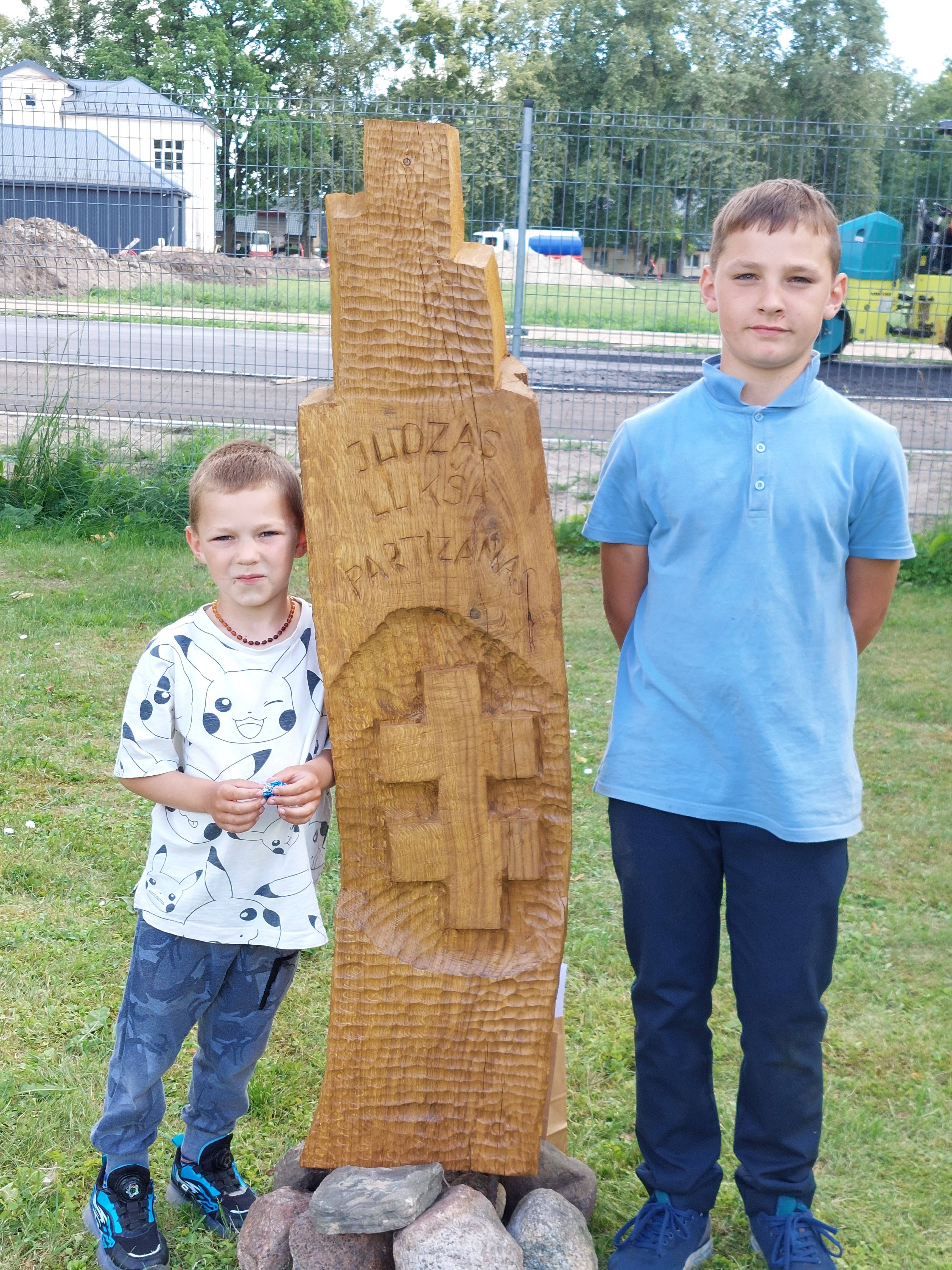 Kai iš medžio gimsta ne tik skulptūros, bet ir draugystės...