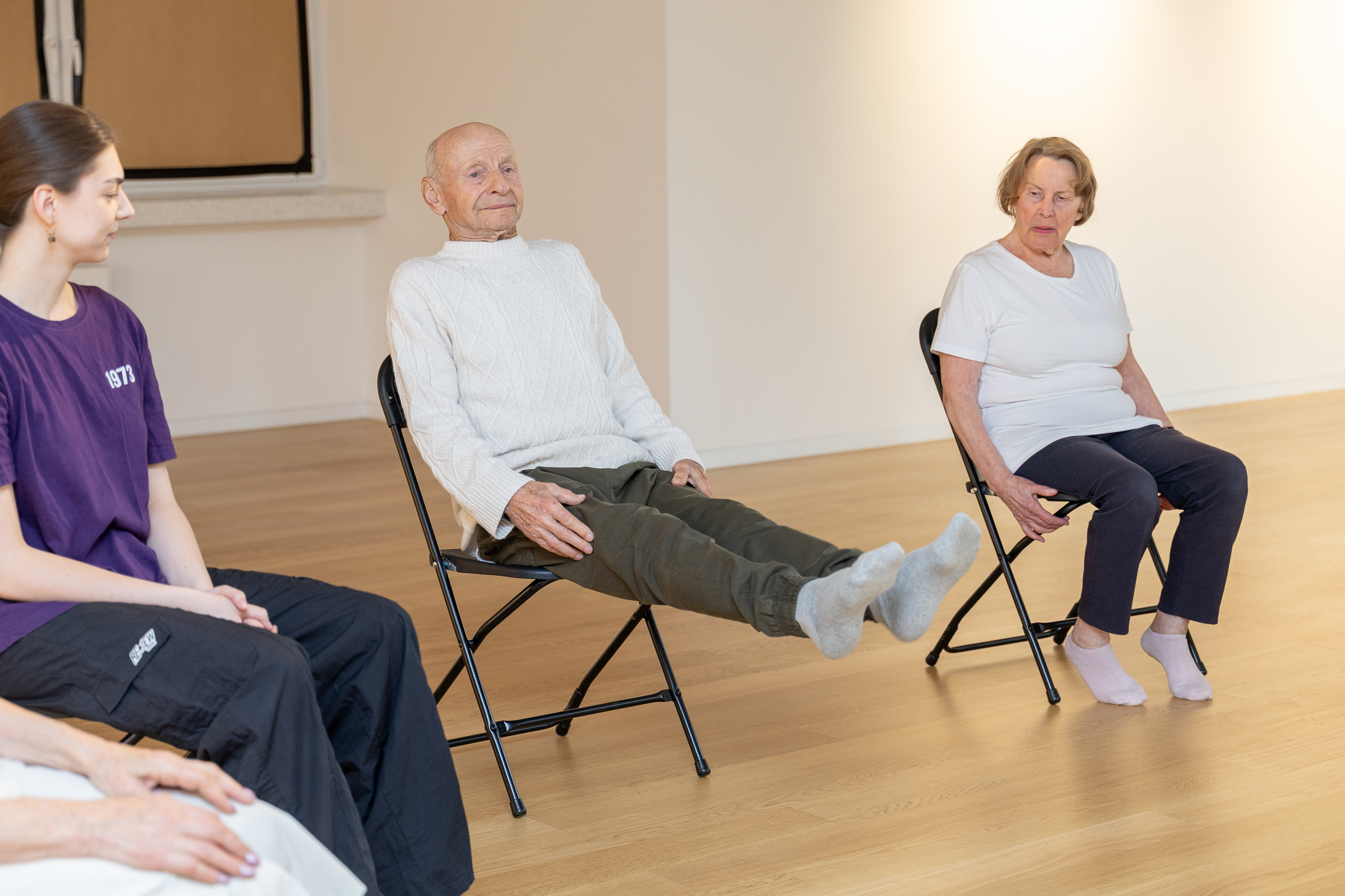 Ribas naikinanti judesio magija: į šokį sujungia pasisveikinimas