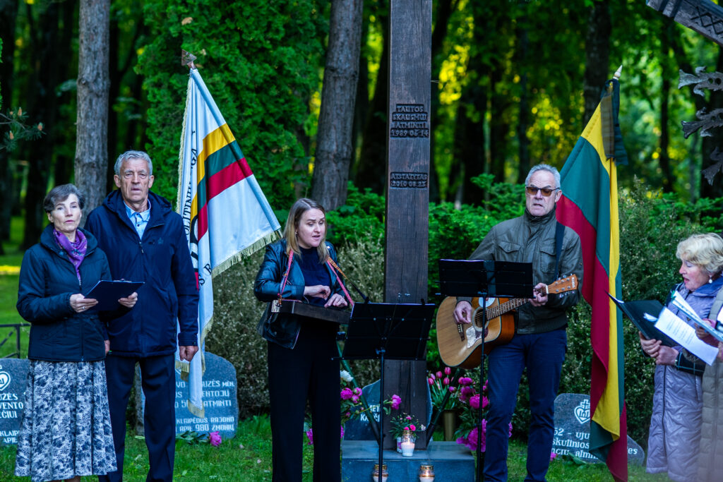 Istorinę atmintį kurstė prisiminimais, dainomis ir žygiu