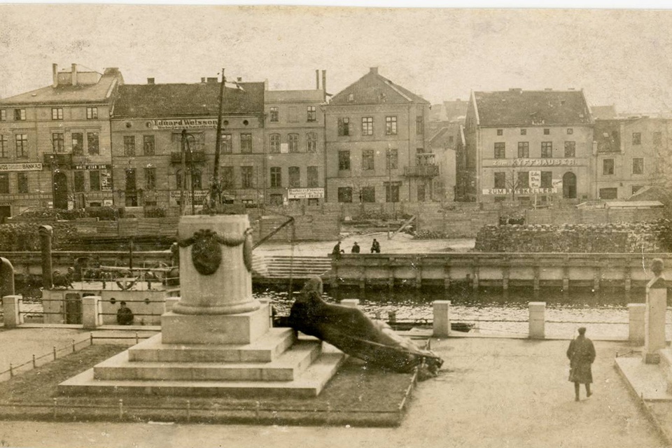 Įžvelgė progą atstatyti Borusijos ir kaizerio paminklus