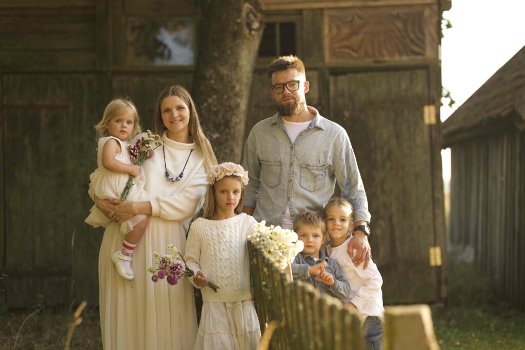 Penkių vaikų mama Monika: „Su tokiu emociškai stabiliu, tvirtu ir nutrūktgalvišku vyru turėti daug vaikų yra pats tas“